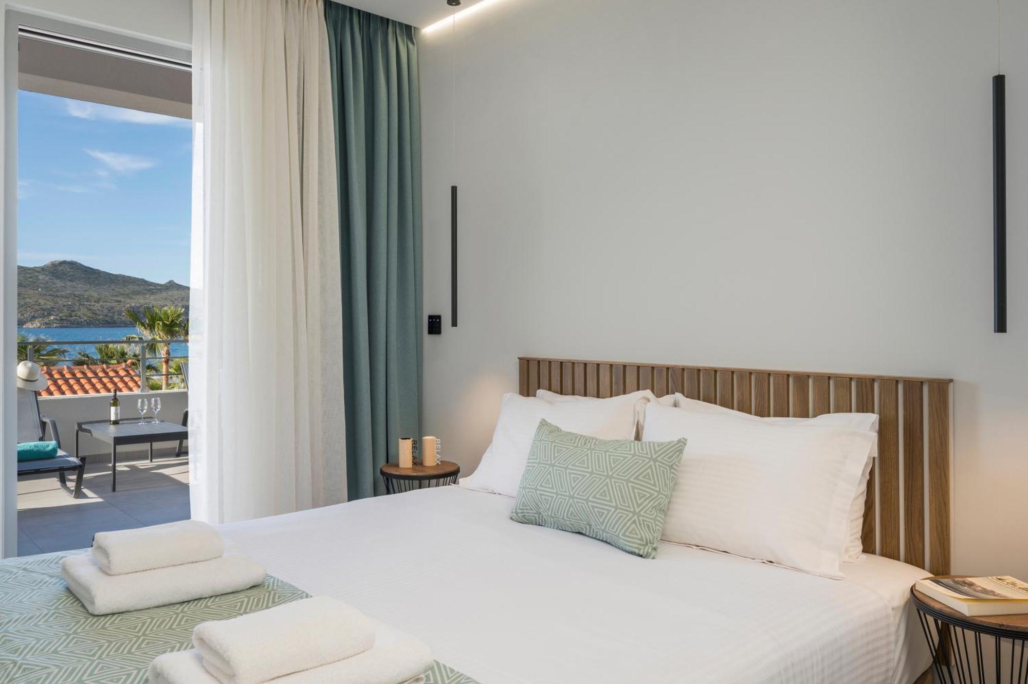 Ostrakon Suites Agia Marina Exteriér fotografie