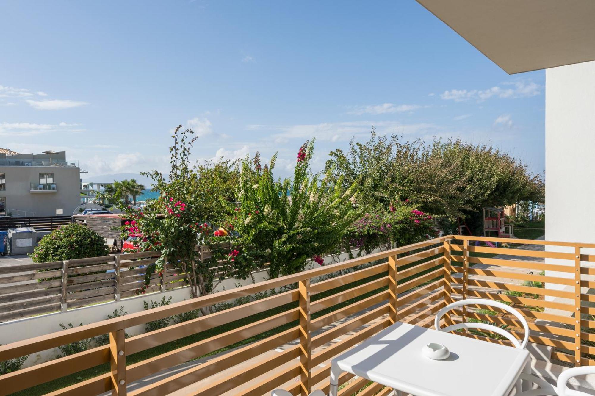 Ostrakon Suites Agia Marina Exteriér fotografie
